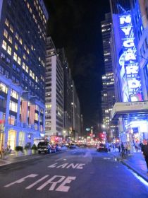 NY.straatbeeld avond.1.jpg