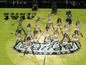 16.sa.cheerleaders.JPG